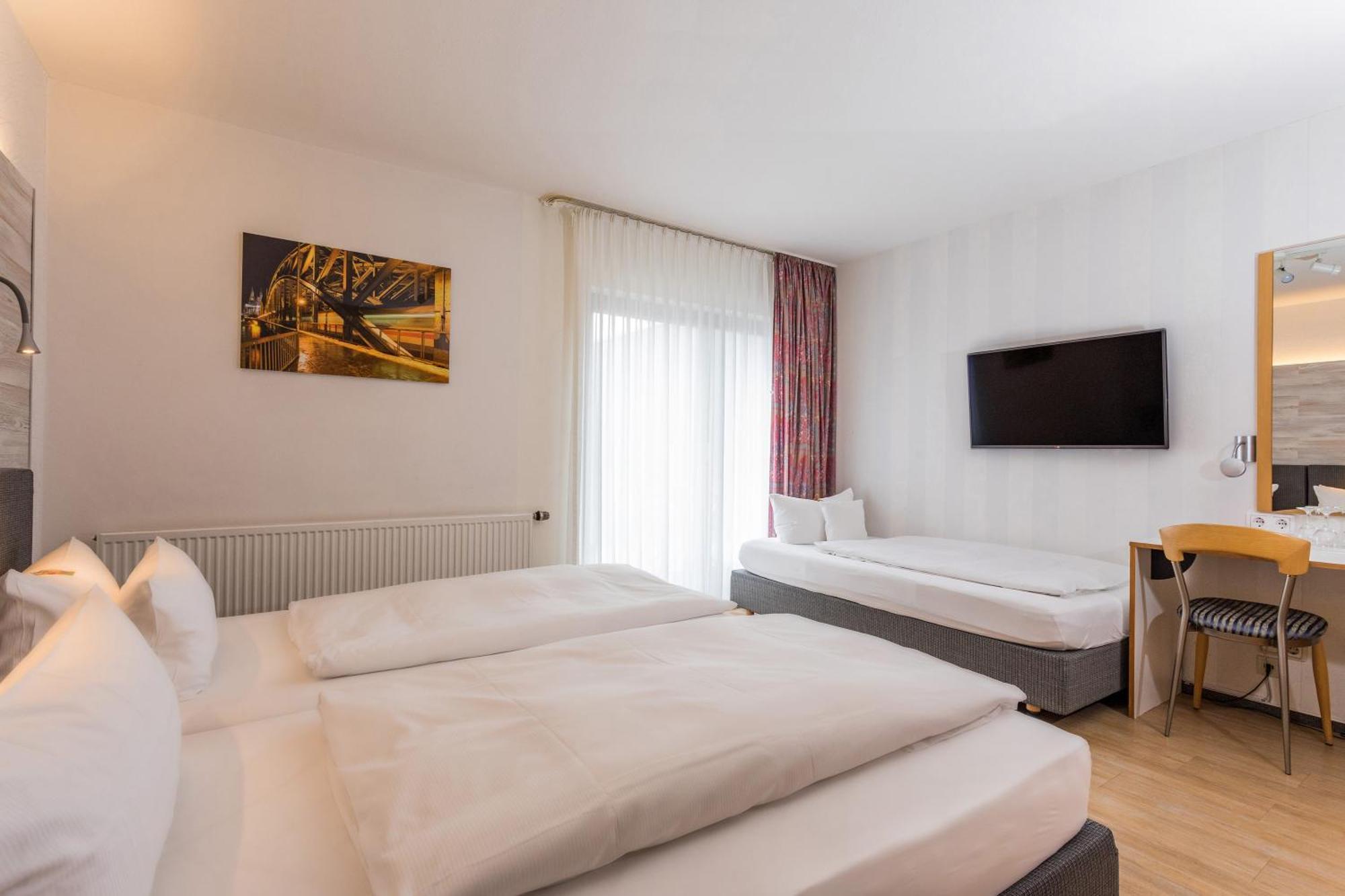 Hotel & Wirtshaus Hansen Bergisch Gladbach Exterior foto